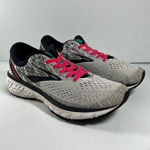 Brooks Ghost 11 Women's 7.5 Black Gray White Pink Laces